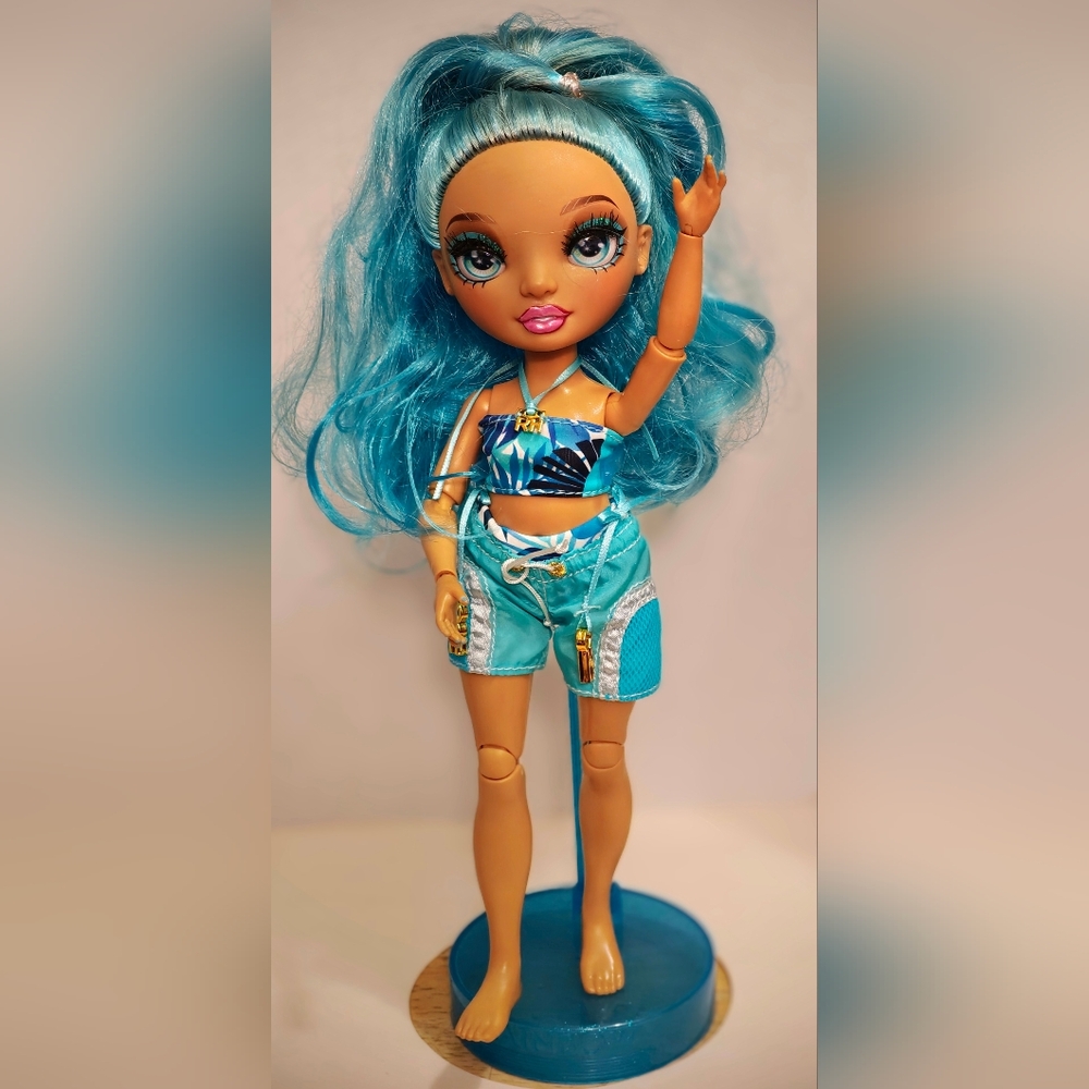 Rainbow High Hali Capri 11" Doll With Extra Legs And Stand